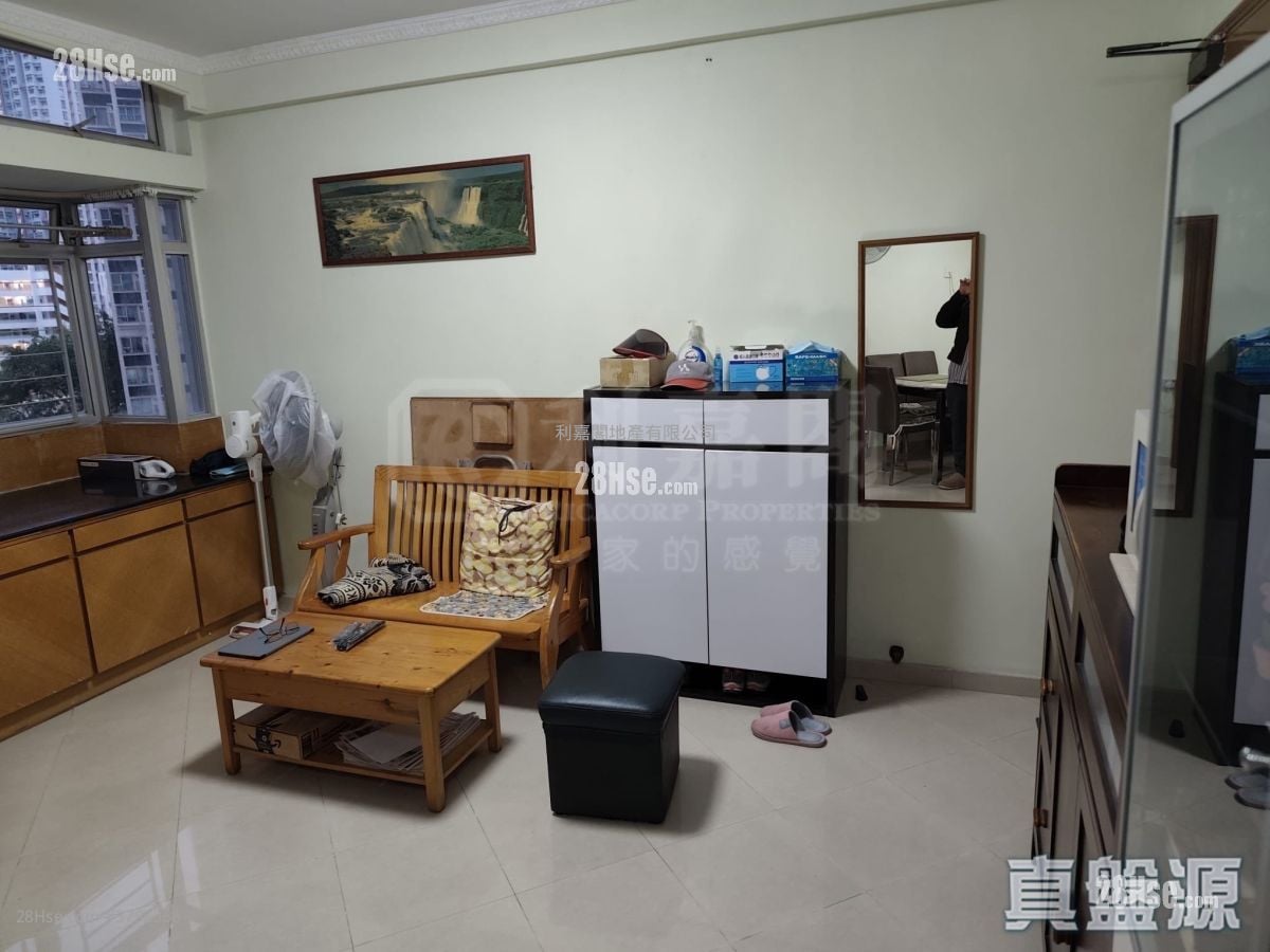 Kingswood Villas Sell 3 Bedrooms , 2 Bathrooms 630 ft²