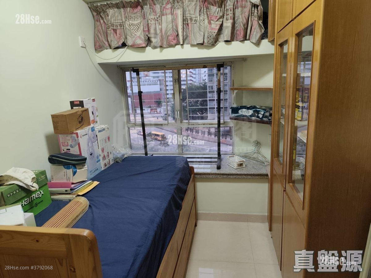 Kingswood Villas Sell 3 Bedrooms , 2 Bathrooms 630 ft²