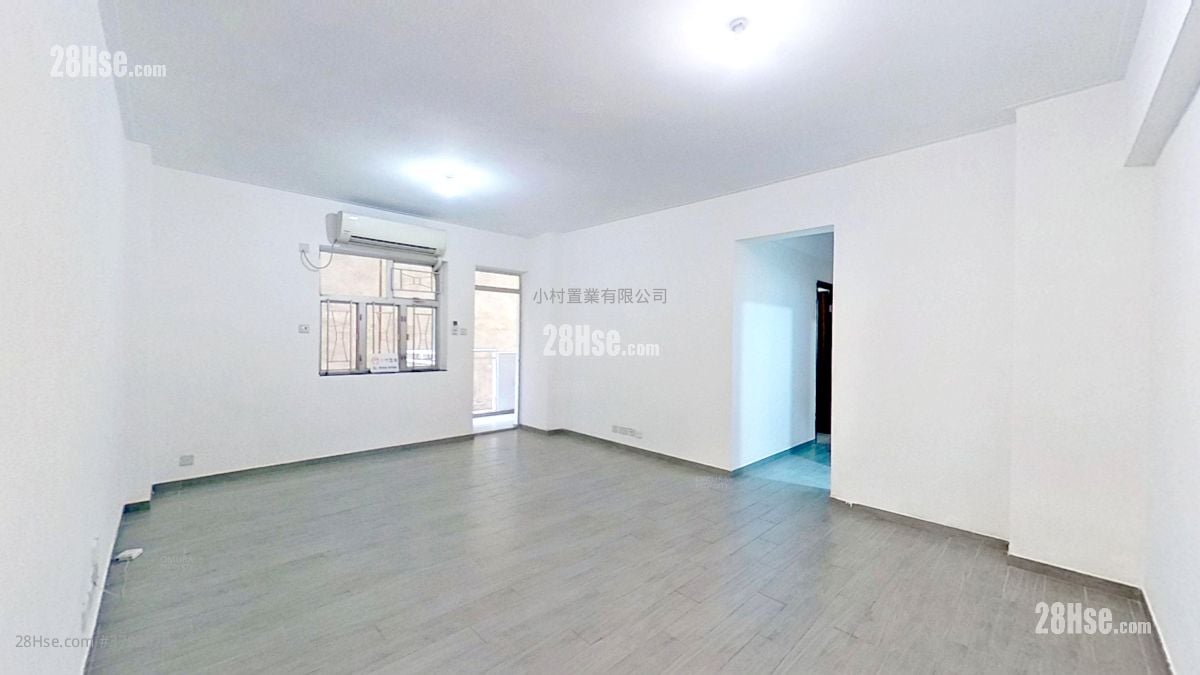 living room: Great George Building Rental 3 Bedrooms , 2 Bathrooms 845 ft²