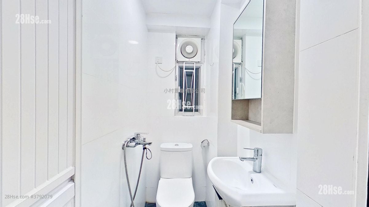 bathroom: Great George Building Rental 3 Bedrooms , 2 Bathrooms 845 ft²