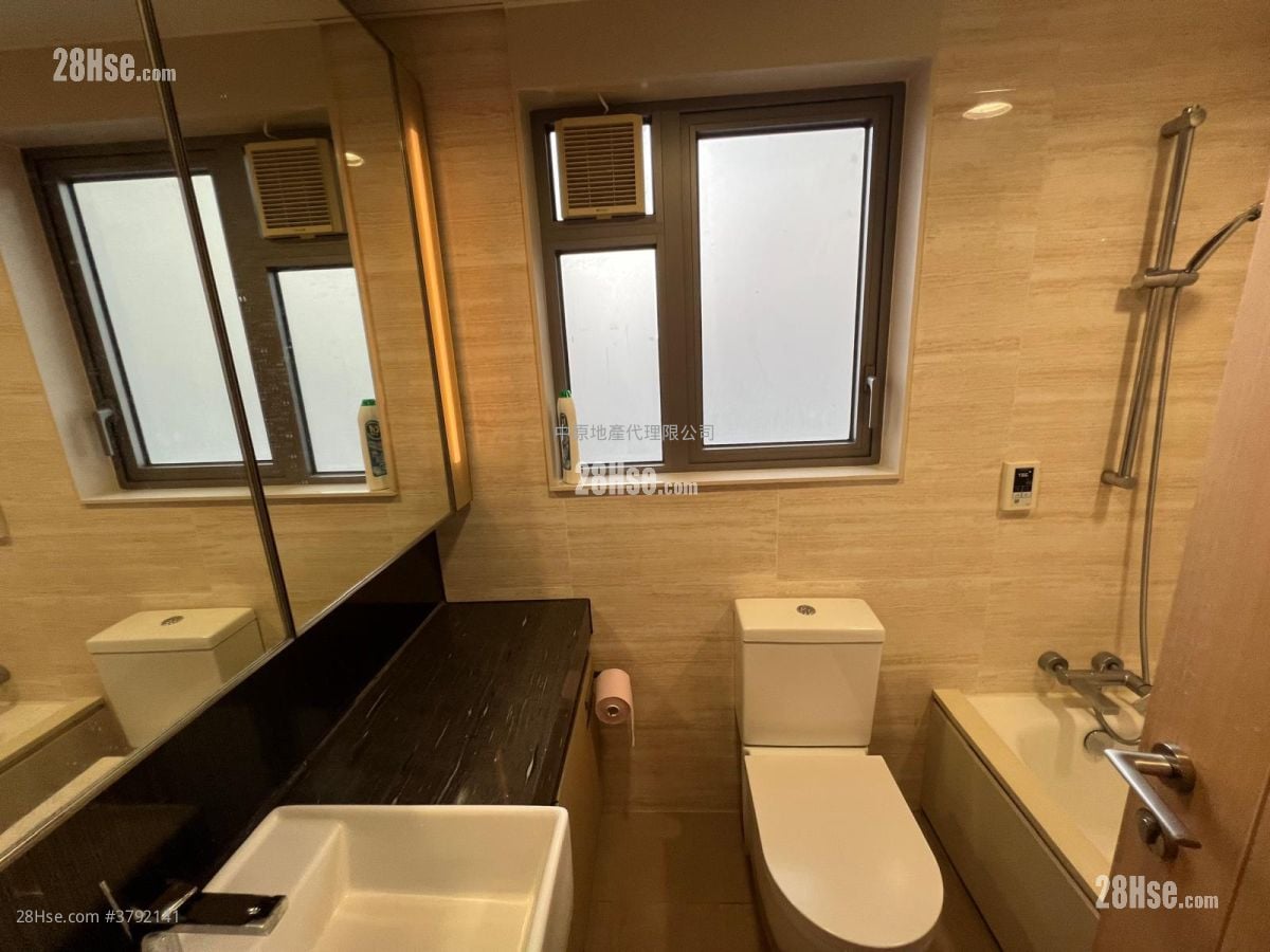 bathroom: Parc City Sell 3 Bedrooms , 2 Bathrooms 769 ft²