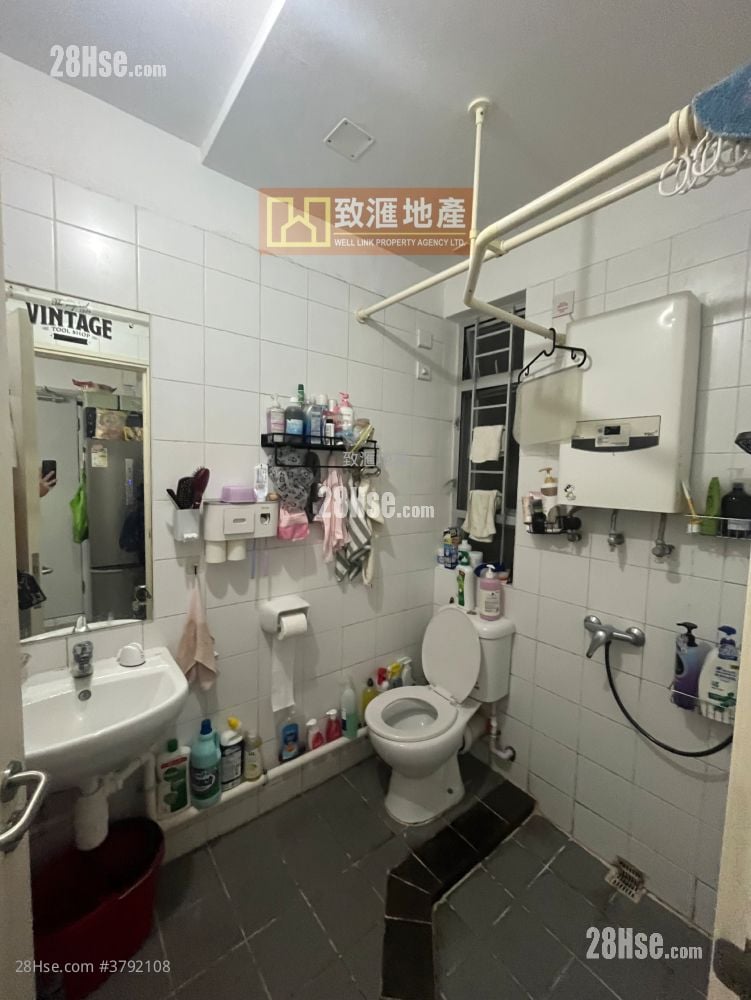Lai Tsui Court Sell 1 Bedroom 376 ft²