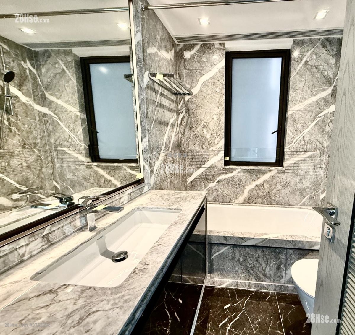 The Southside Sell 3 Bedrooms , 2 Bathrooms 773 ft²