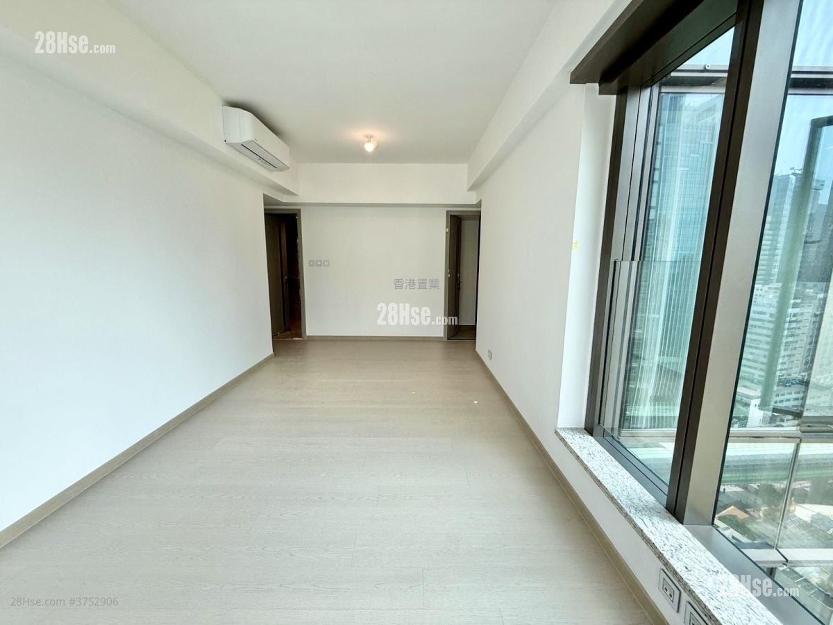 The Southside Sell 3 Bedrooms , 2 Bathrooms 773 ft²