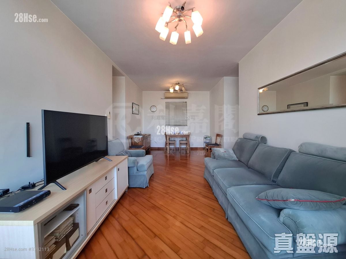 Tung Chung Crescent Sell 3 Bedrooms , 2 Bathrooms 813 ft²
