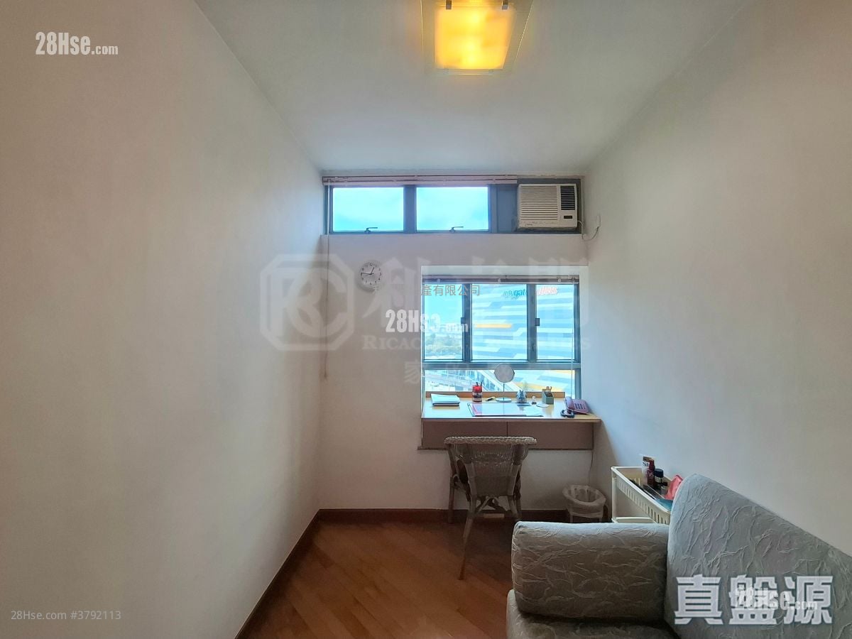 Tung Chung Crescent Sell 3 Bedrooms , 2 Bathrooms 813 ft²
