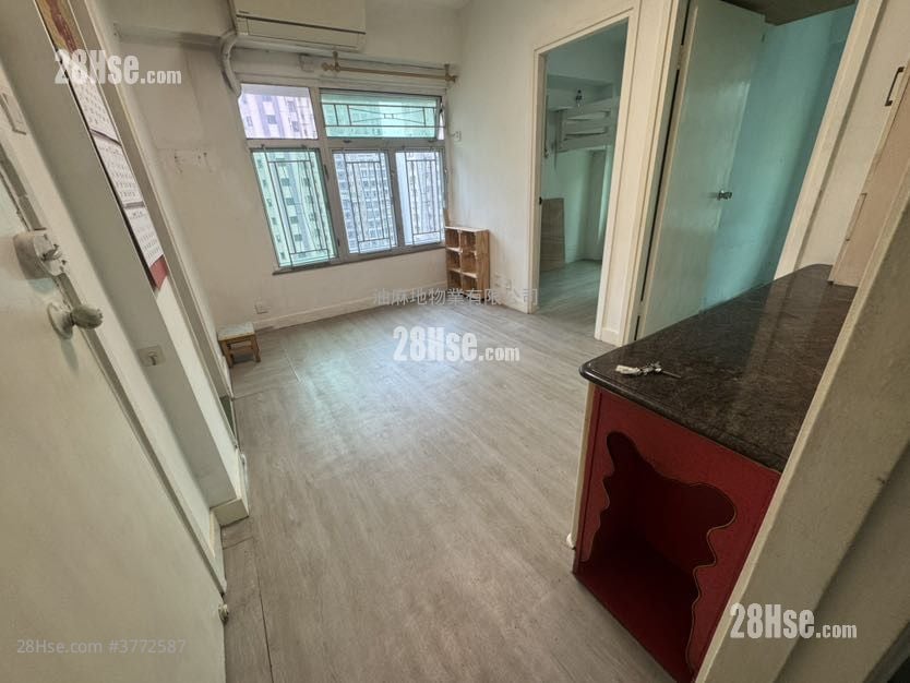 Shun On Building Sell 2 Bedrooms , 1 Bathroom 321 ft²