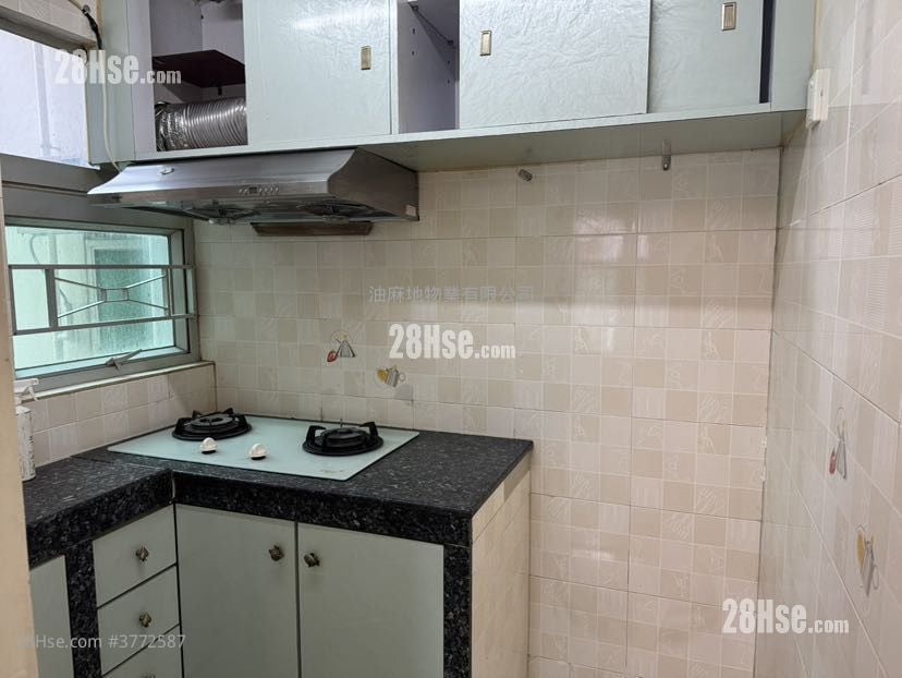 Shun On Building Sell 2 Bedrooms , 1 Bathroom 321 ft²