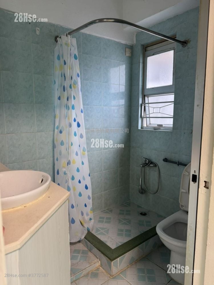 Shun On Building Sell 2 Bedrooms , 1 Bathroom 321 ft²