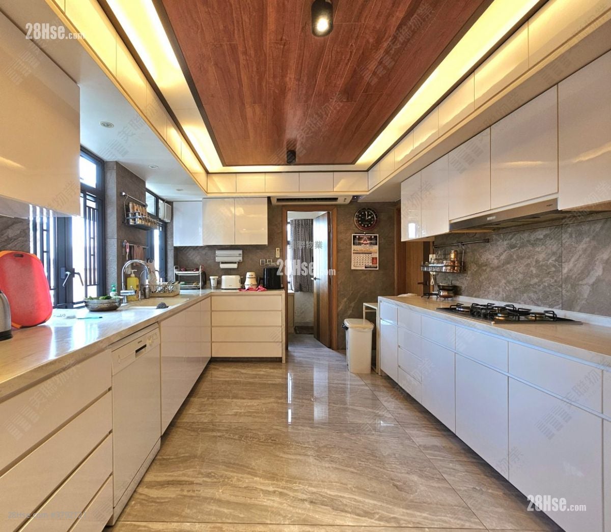 Sunview Garden Sell 5+ Bedrooms , 3 Bathrooms 2,347 ft²