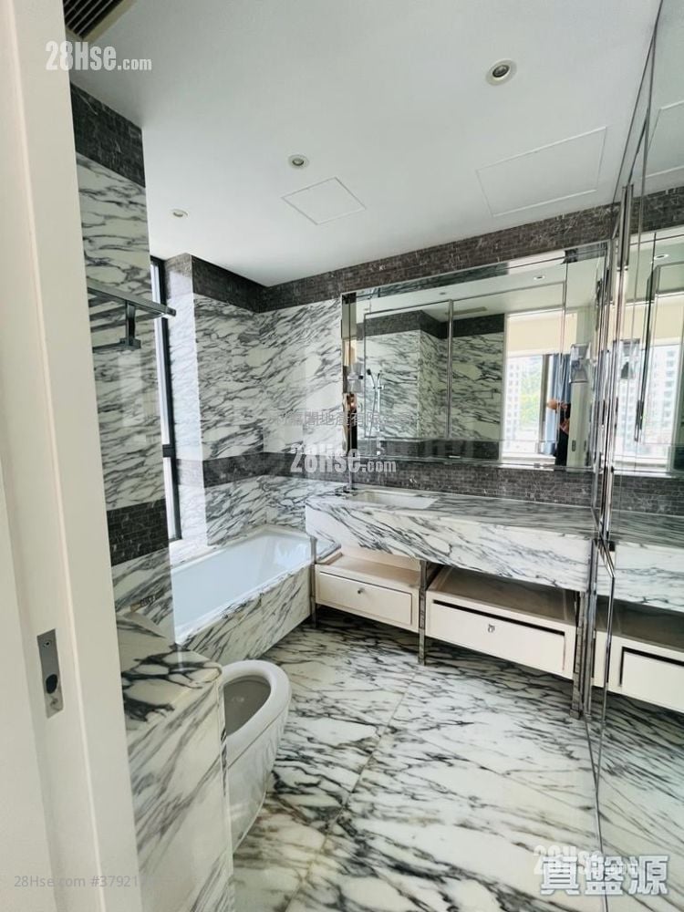 The Warren Sell 2 Bedrooms 610 ft²