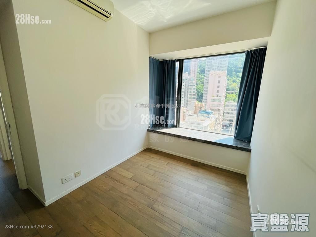 The Warren Sell 2 Bedrooms 610 ft²