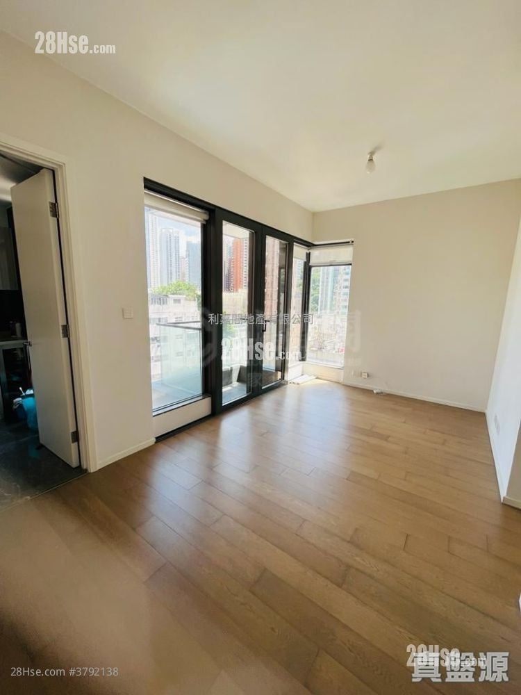 The Warren Sell 2 Bedrooms 610 ft²