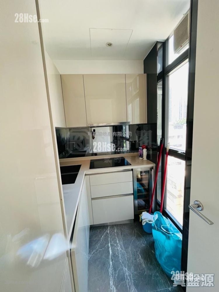 The Warren Sell 2 Bedrooms 610 ft²