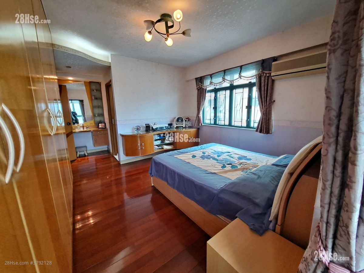 Sunview Garden Sell 3 Bedrooms , 3 Bathrooms 1,335 ft²