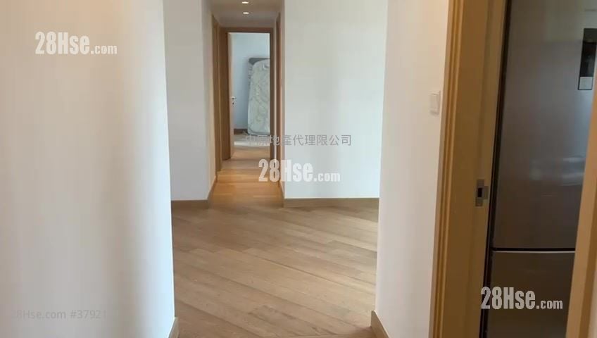 living room: Parc City Sell 3 Bedrooms , 2 Bathrooms 769 ft²