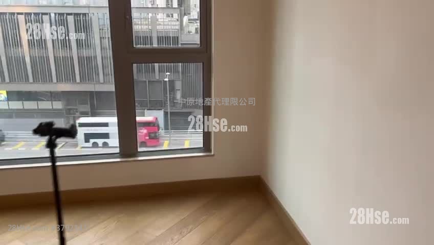 living room: Parc City Sell 3 Bedrooms , 2 Bathrooms 769 ft²