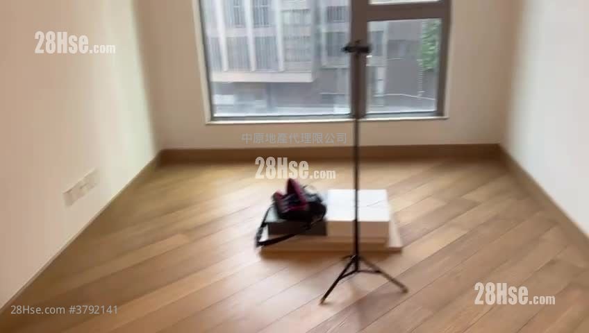 living room: Parc City Sell 3 Bedrooms , 2 Bathrooms 769 ft²