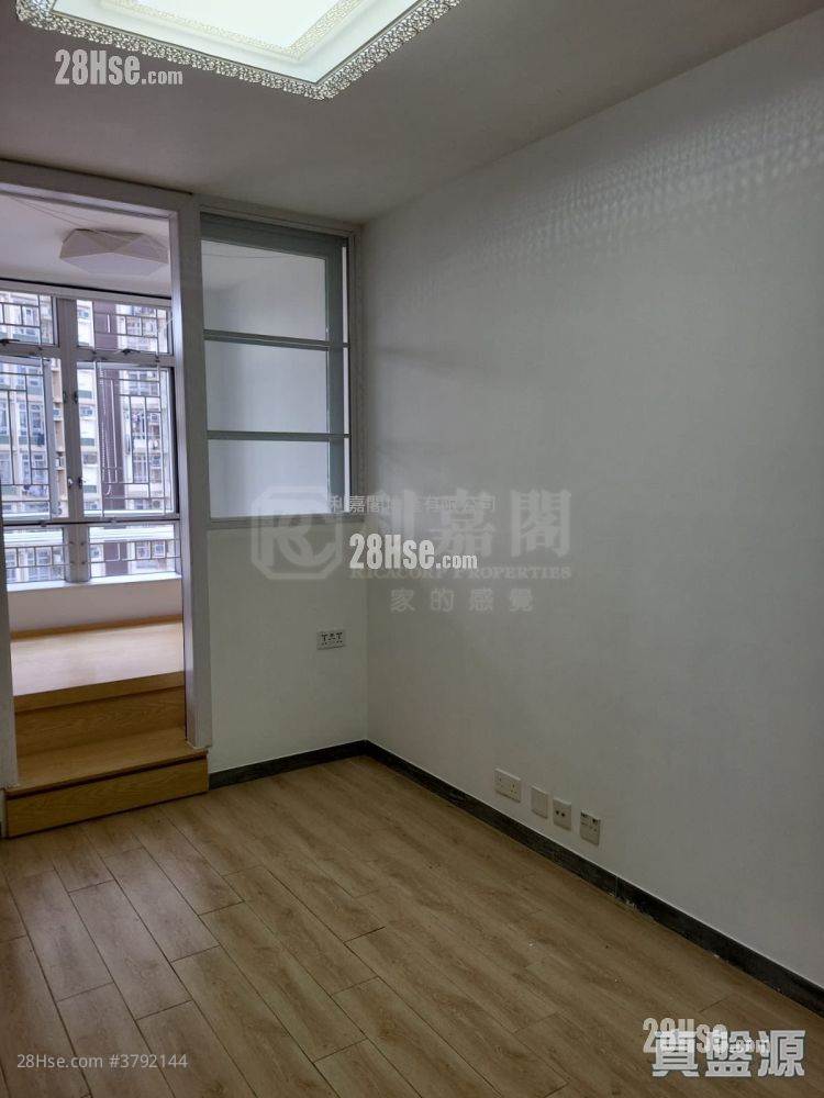 Ping Yan Court Sell 2 Bedrooms , 1 Bathroom 382 ft²