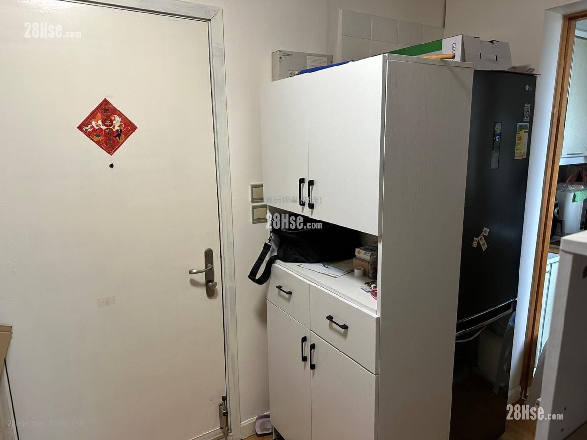 Kwun Hei Court Sell 2 Bedrooms , 1 Bathroom 426 ft²