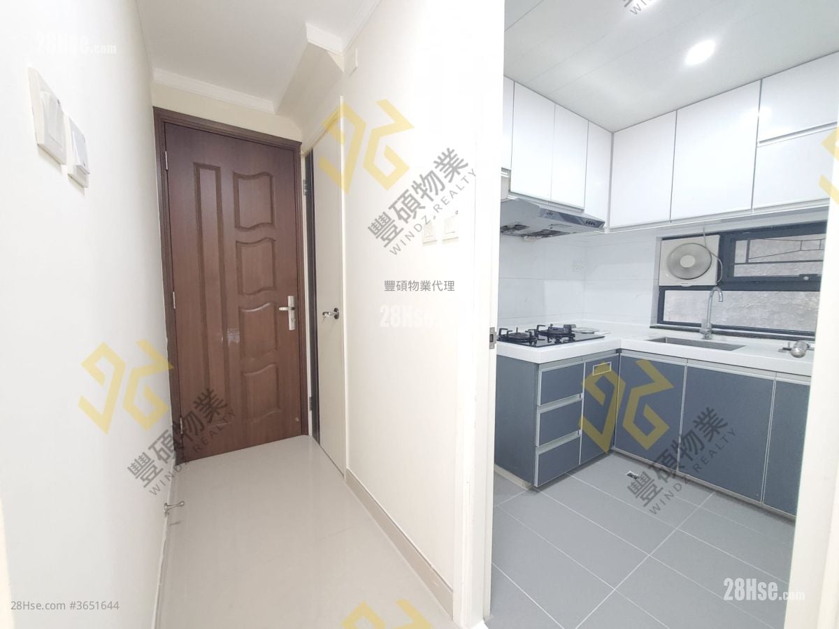 Village Rental 3 Bedrooms , 1 Bathroom 700 ft²