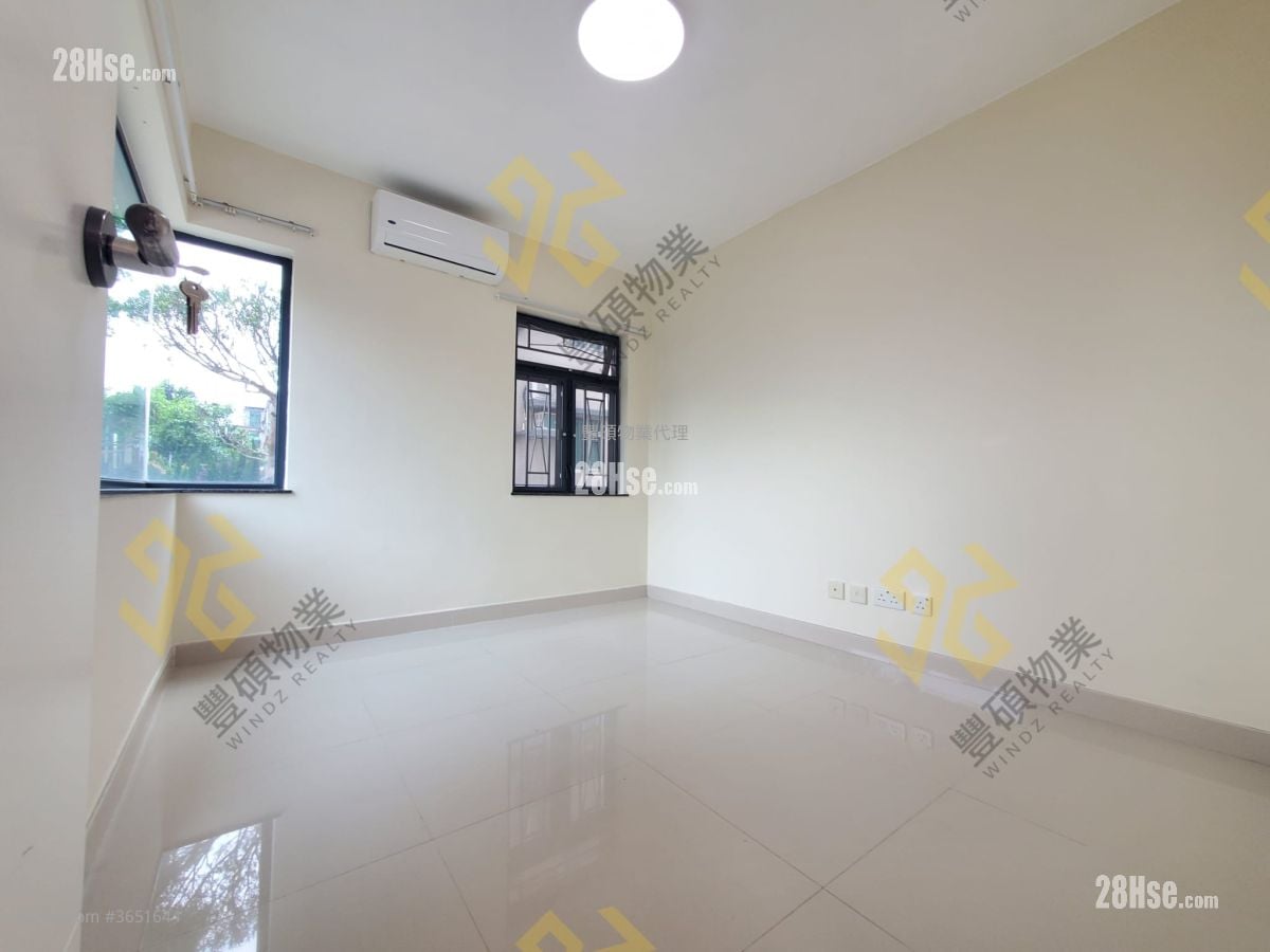 Village Rental 3 Bedrooms , 1 Bathroom 700 ft²