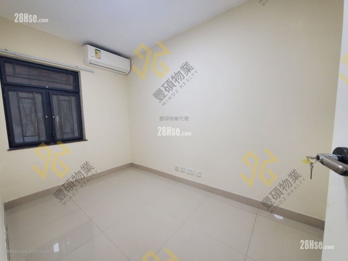 Village Rental 3 Bedrooms , 1 Bathroom 700 ft²