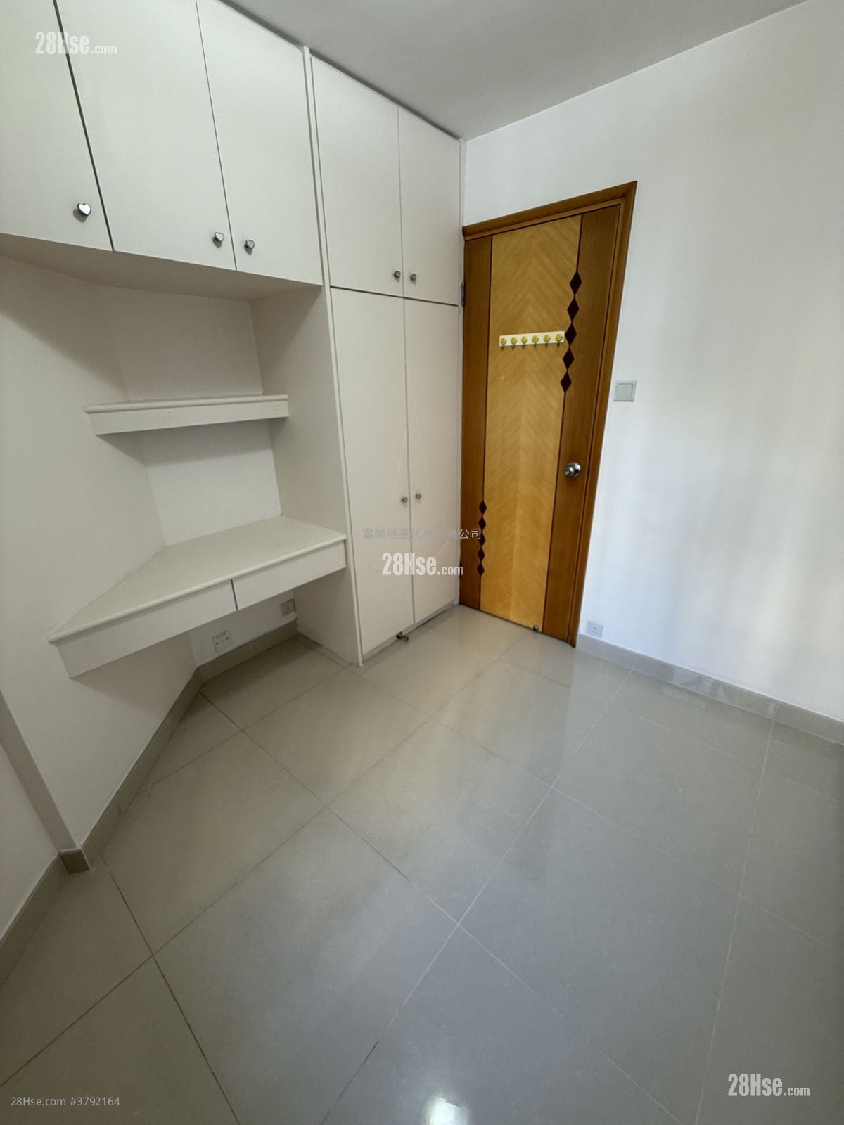 Whampoa Garden Sell 4 Bedrooms , 2 Bathrooms 777 ft²