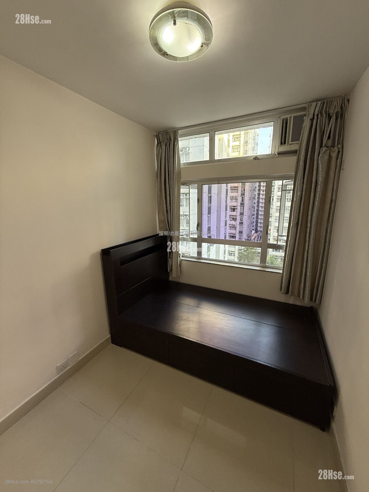 Whampoa Garden Sell 4 Bedrooms , 2 Bathrooms 777 ft²