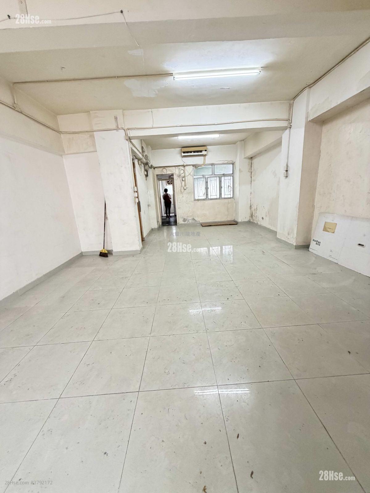 唐楼 售盘 678 平方尺