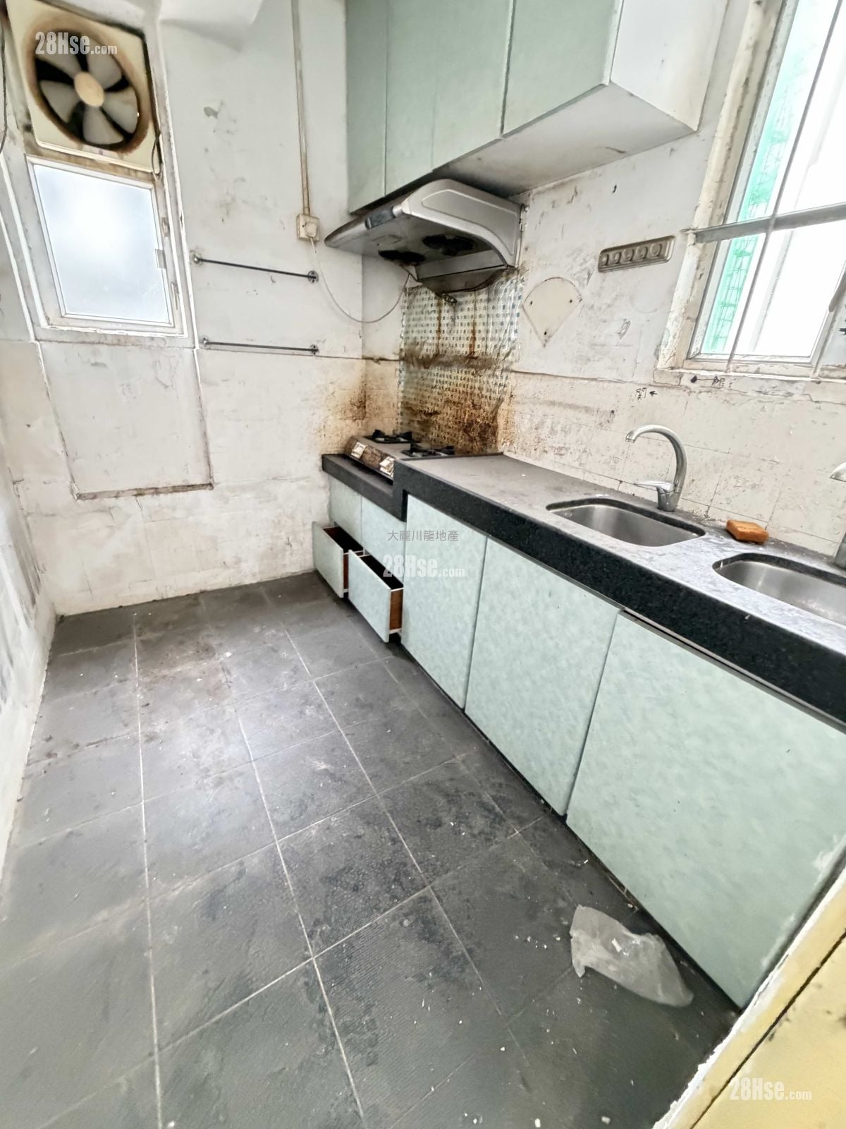 唐楼 售盘 678 平方尺