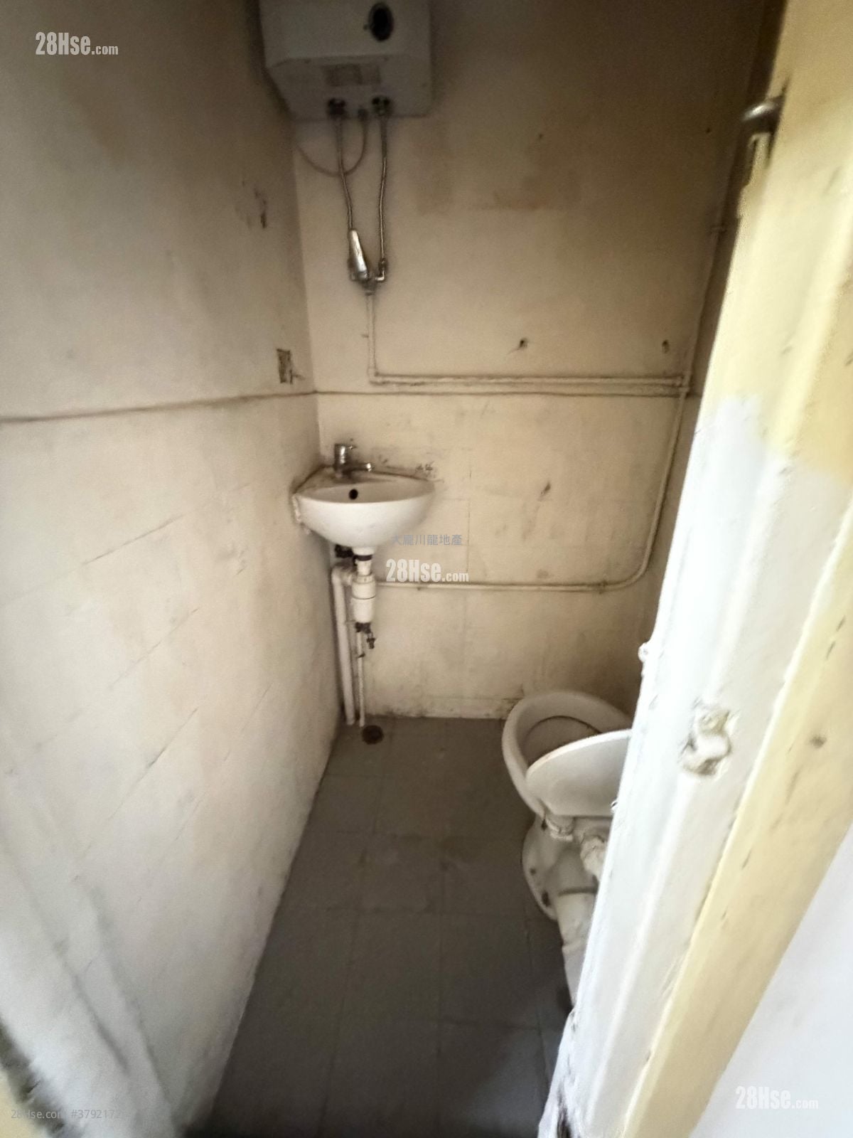 唐楼 售盘 678 平方尺