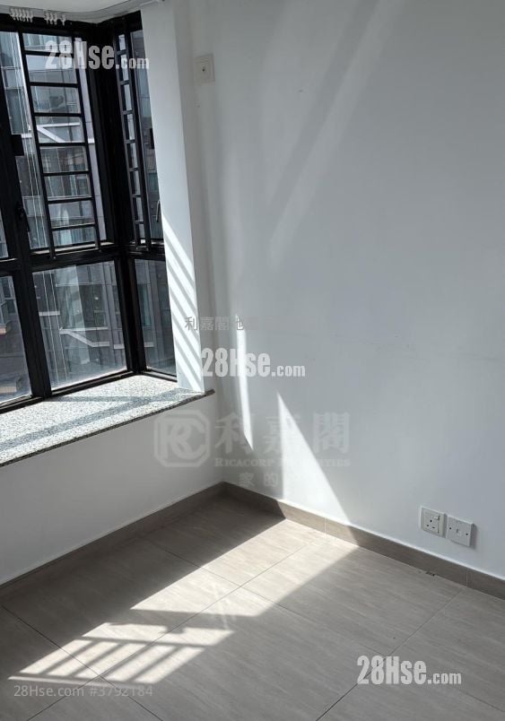 Sun Yuen Long Centre Sell 2 Bedrooms 466 ft²