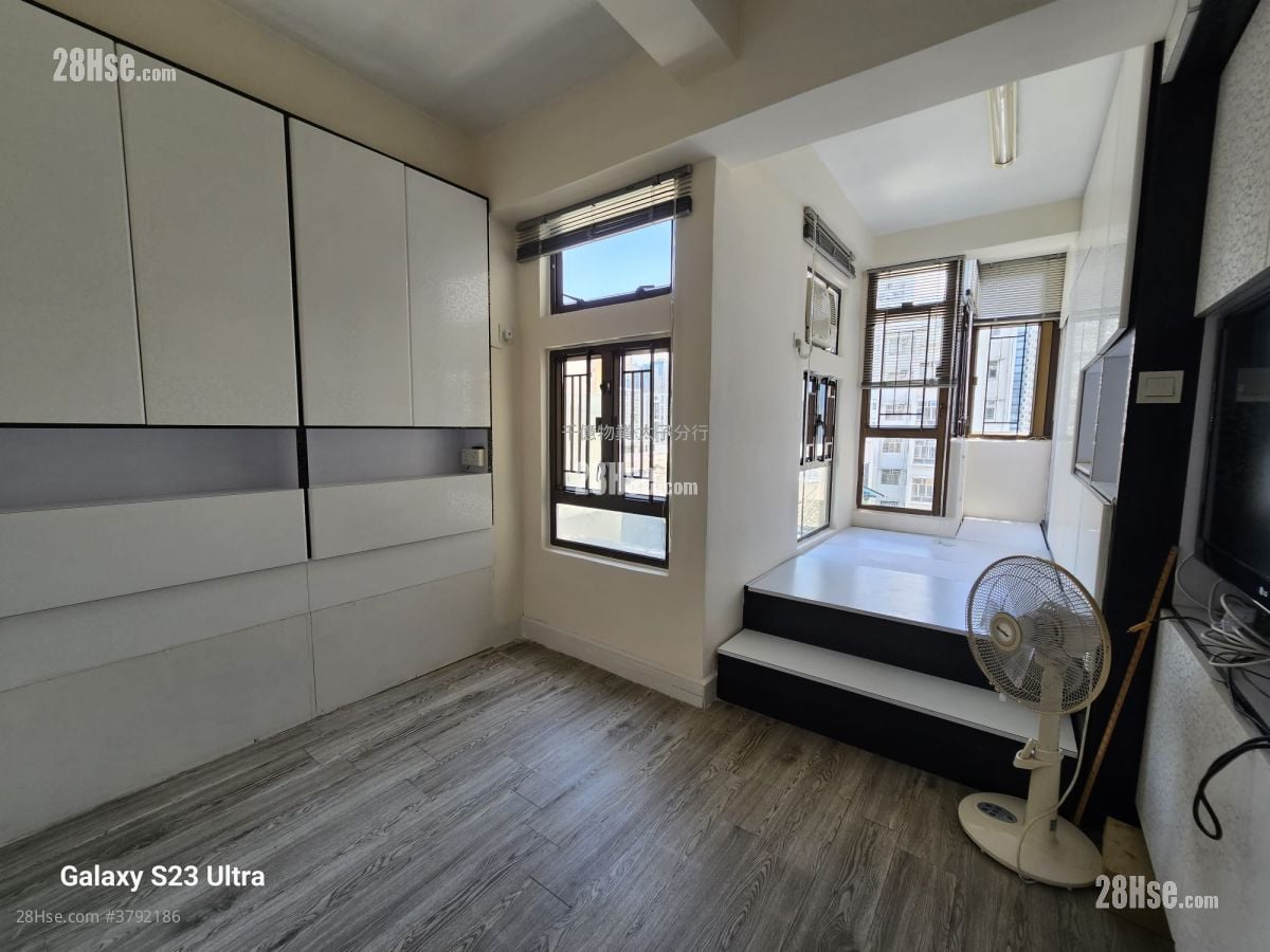 Lai Wah Court Sell 1 Bedroom 224 ft²