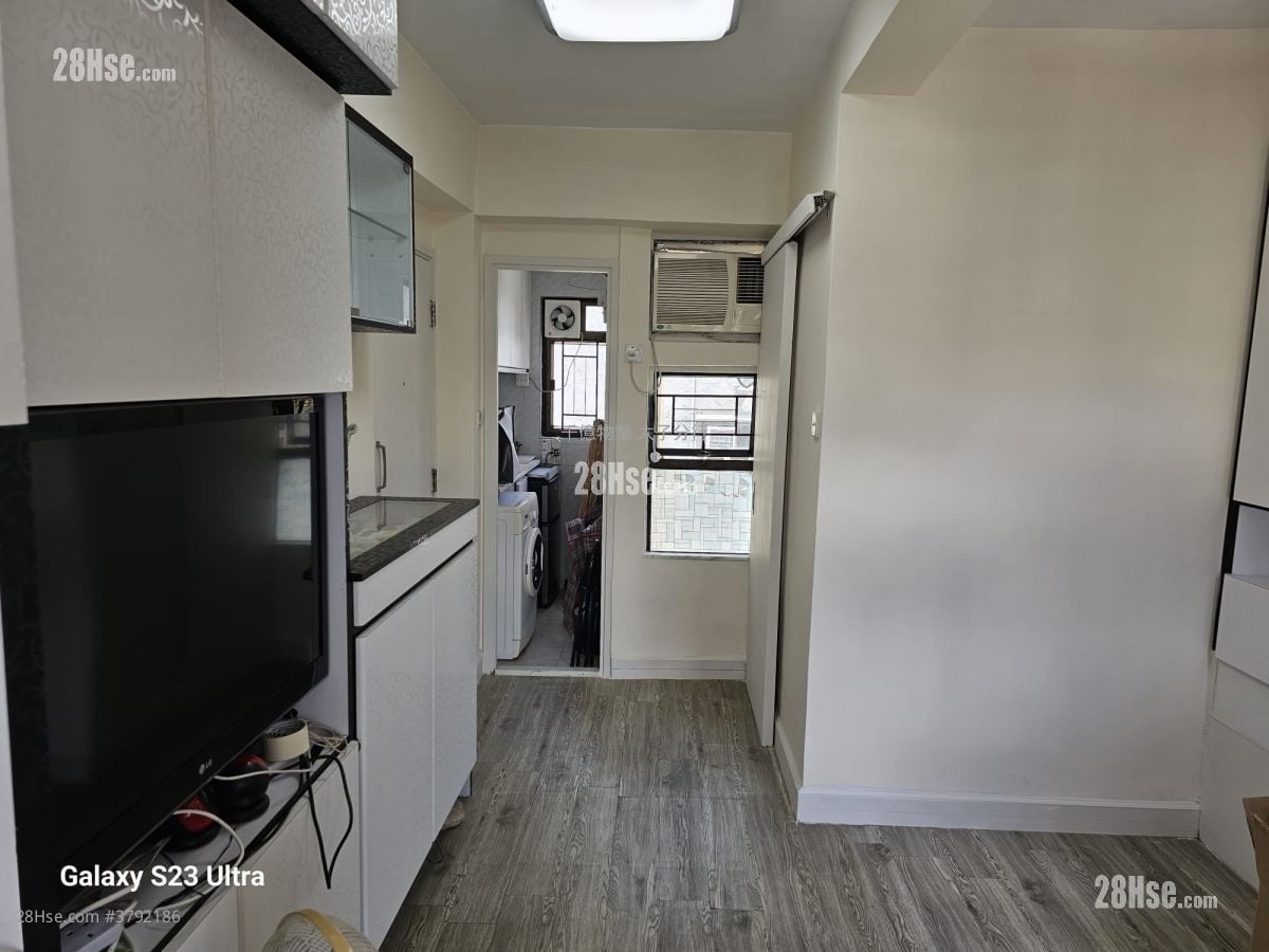 Lai Wah Court Sell 1 Bedroom 224 ft²