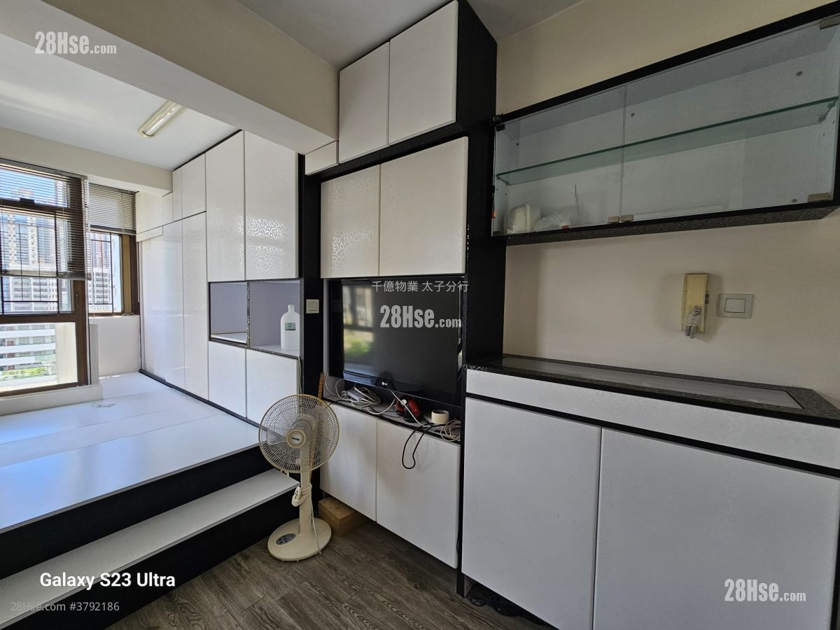 Lai Wah Court Sell 1 Bedroom 224 ft²