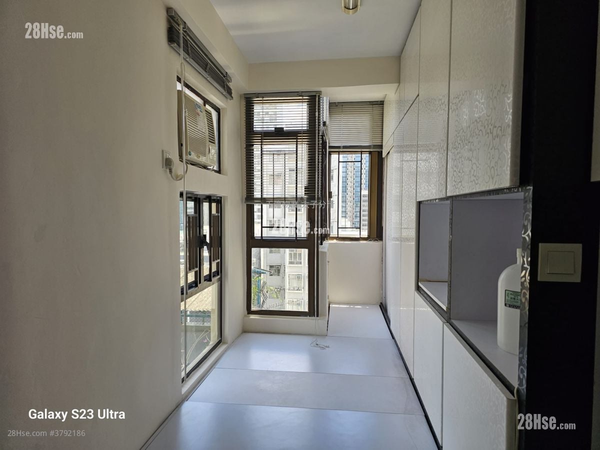 Lai Wah Court Sell 1 Bedroom 224 ft²