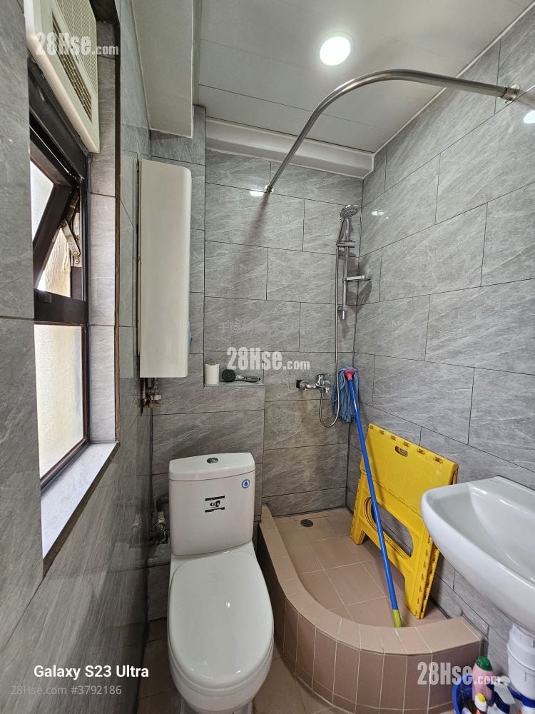 Lai Wah Court Sell 1 Bedroom 224 ft²