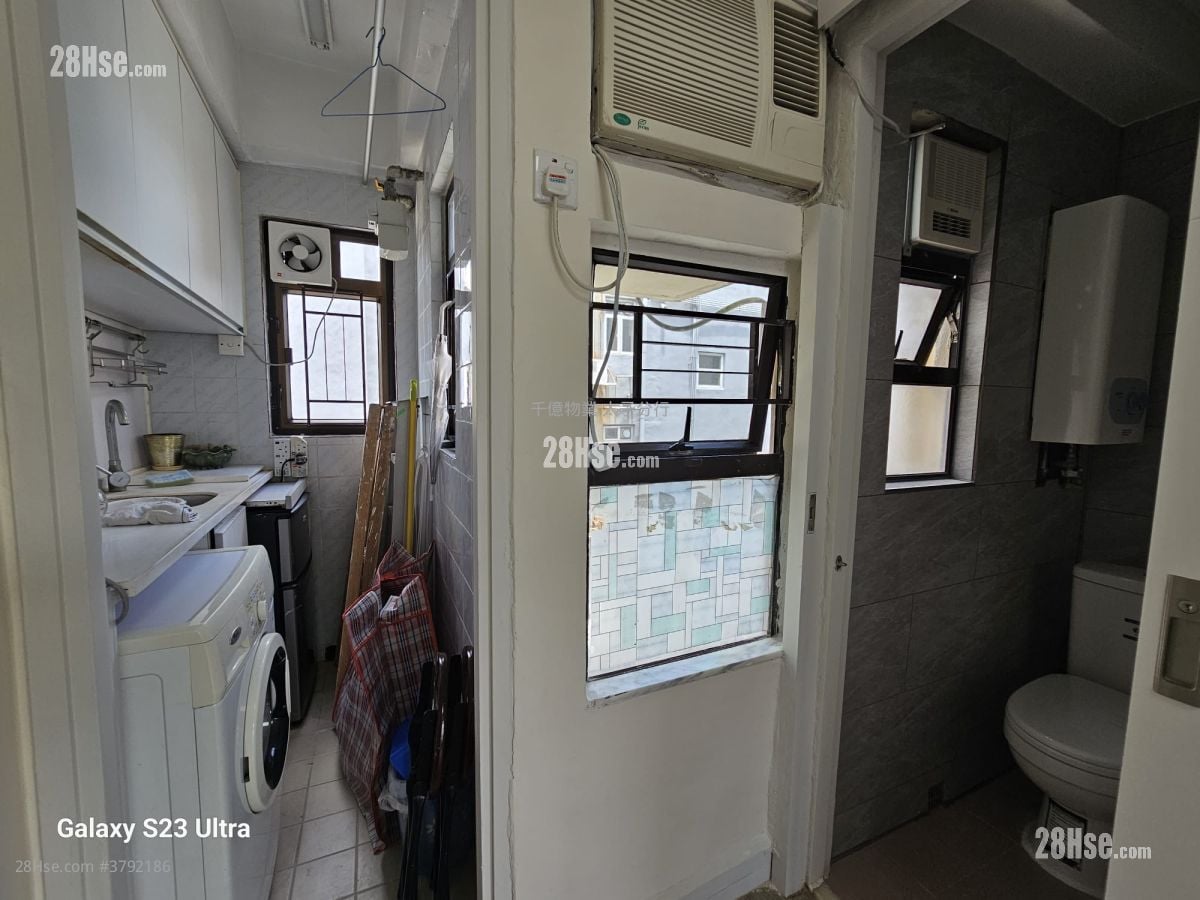 Lai Wah Court Sell 1 Bedroom 224 ft²