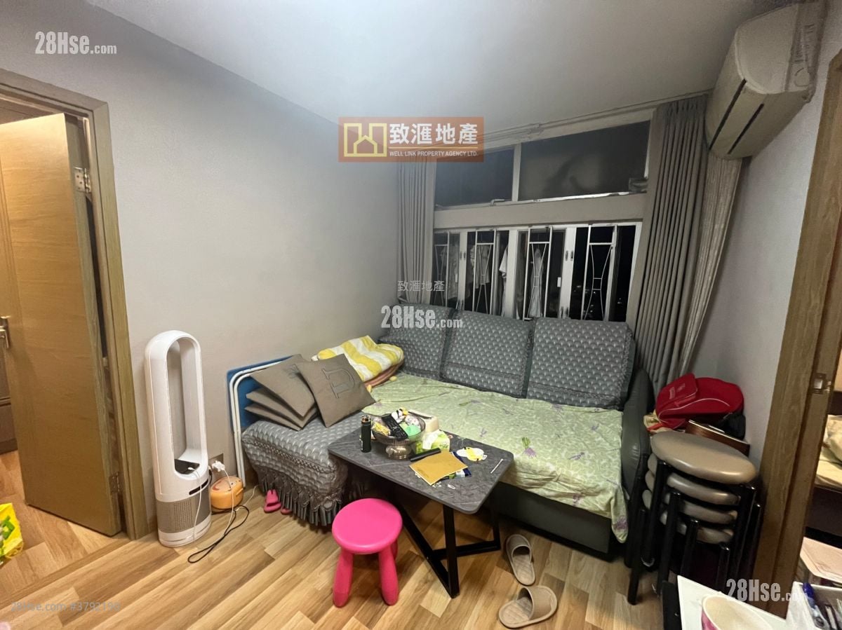 Kwai Yin Court Sell 2 Bedrooms 401 ft²