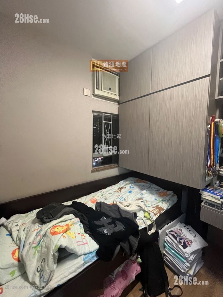 Kwai Yin Court Sell 2 Bedrooms 401 ft²