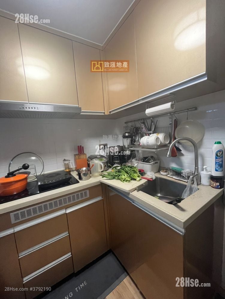Kwai Yin Court Sell 2 Bedrooms 401 ft²