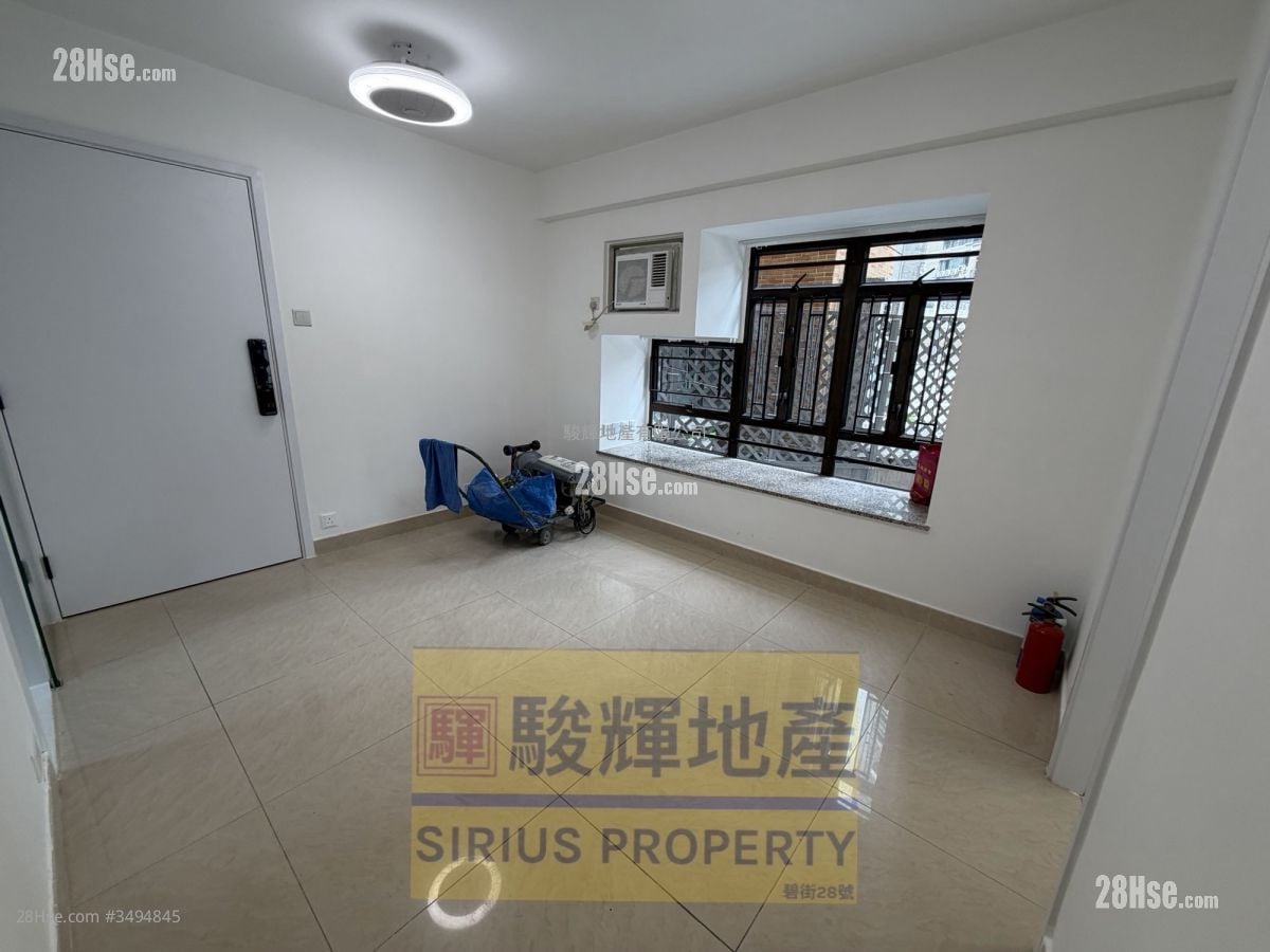 Royal Building Sell 3 Bedrooms , 2 Bathrooms 391 ft²