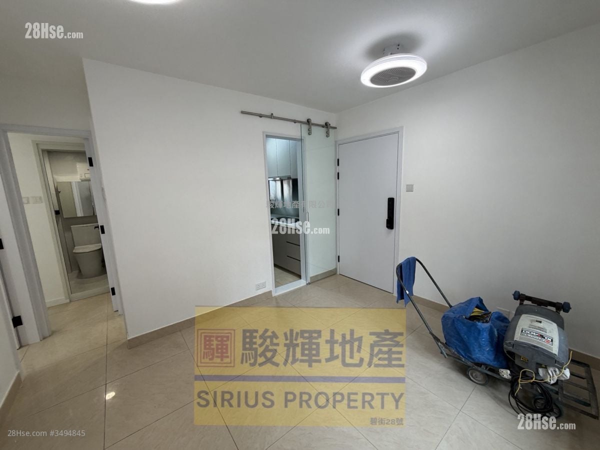 Royal Building Sell 3 Bedrooms , 2 Bathrooms 391 ft²