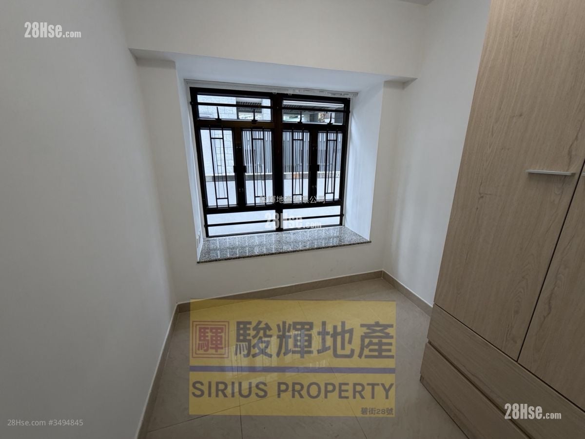 Royal Building Sell 3 Bedrooms , 2 Bathrooms 391 ft²