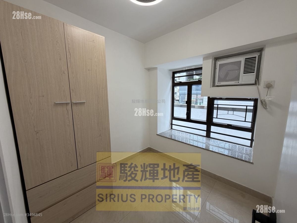 Royal Building Sell 3 Bedrooms , 2 Bathrooms 391 ft²