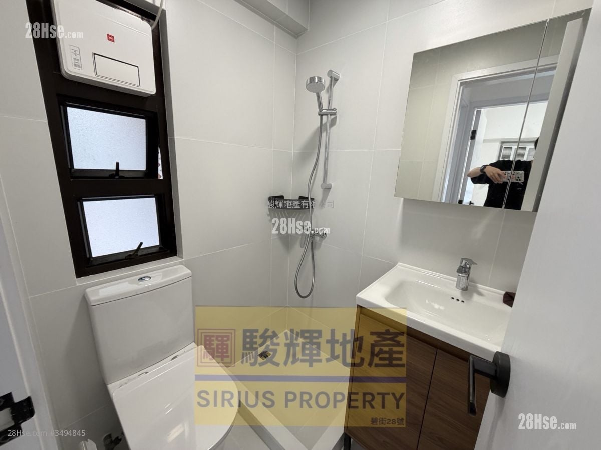 Royal Building Sell 3 Bedrooms , 2 Bathrooms 391 ft²