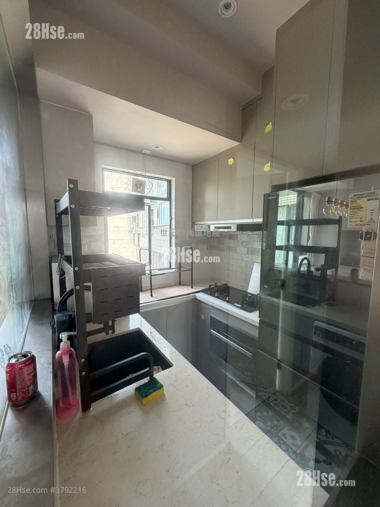 Canaryside Rental 2 Bedrooms , 2 Bathrooms 636 ft²