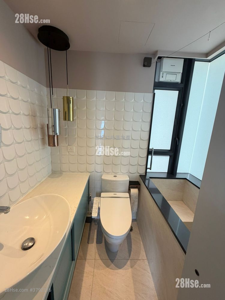 Canaryside Rental 2 Bedrooms , 2 Bathrooms 636 ft²