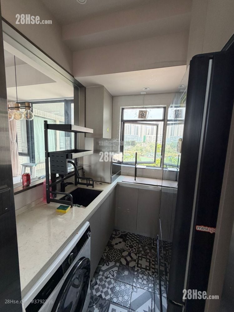 Canaryside Rental 2 Bedrooms , 2 Bathrooms 636 ft²